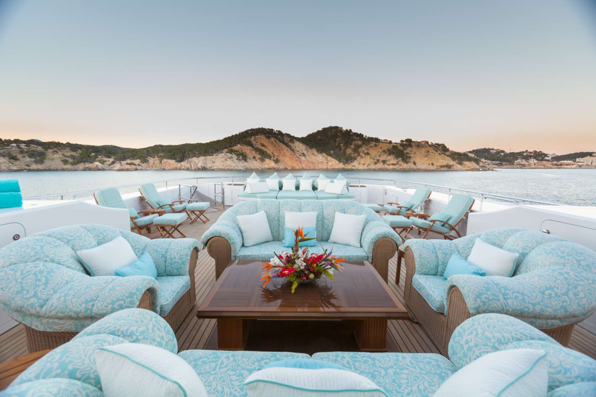 [M-CUSTOM-SUPERYACHT-BY-FEADSHIP]-11771-1.jpg