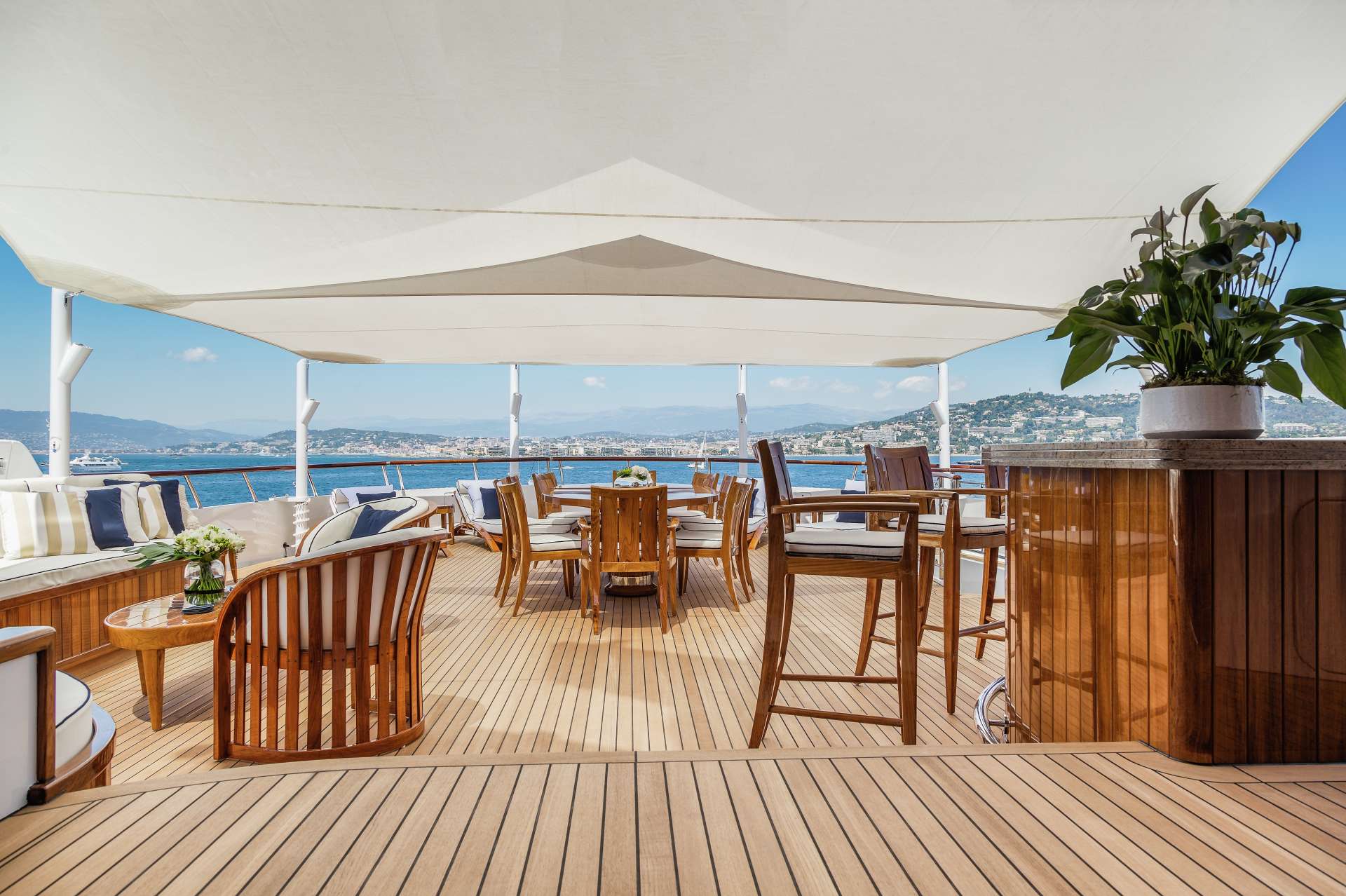 [M-CUSTOM-SUPERYACHT-BY-FEADSHIP]-11775-19.jpg