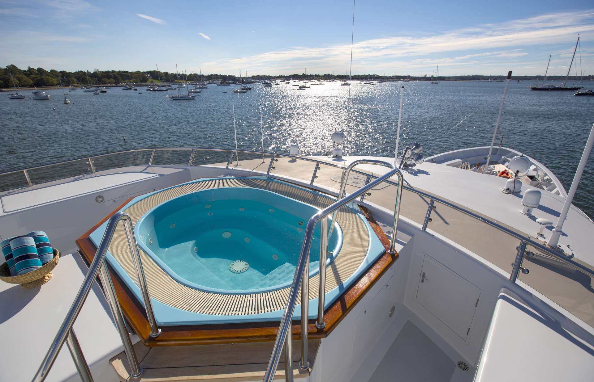 [M-CUSTOM-SUPERYACHT-BY-FEADSHIP]-11782-2.jpg