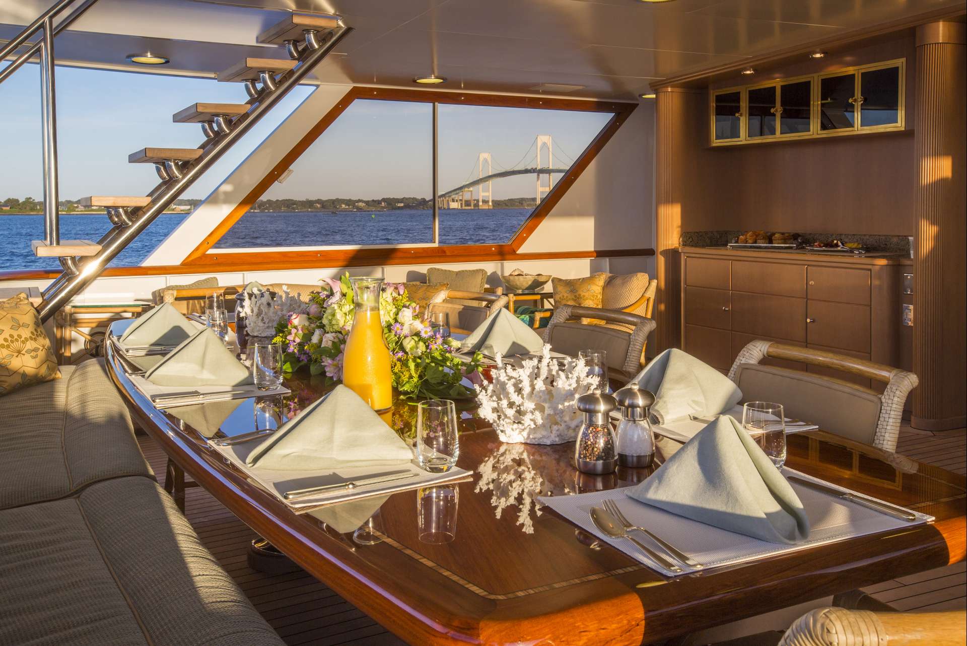 [M-CUSTOM-SUPERYACHT-BY-FEADSHIP]-11782-4.jpg
