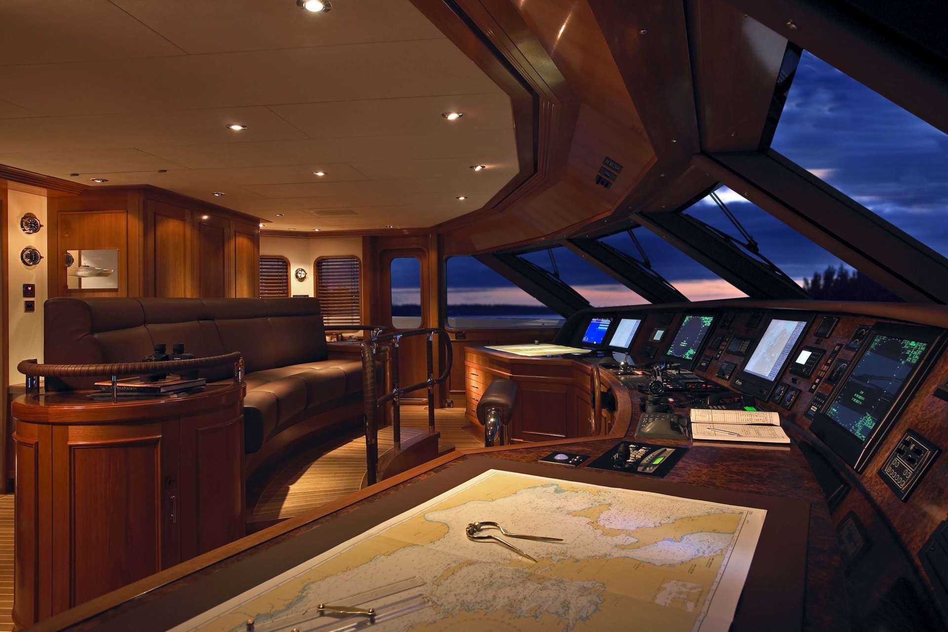 [M-CUSTOM-SUPERYACHT-BY-FEADSHIP]-11783-2.jpg