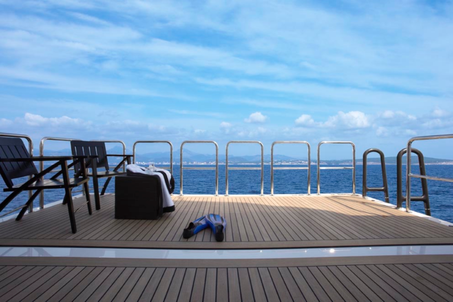 [M-CUSTOM-SUPERYACHT-BY-FEADSHIP]-11788-17.jpg