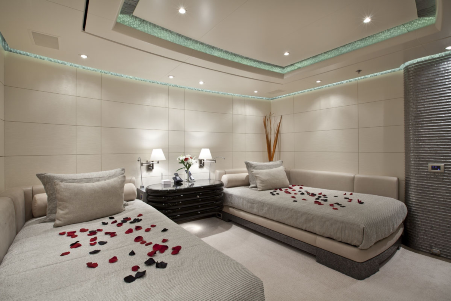 [M-CUSTOM-SUPERYACHT-BY-FEADSHIP]-11788-19.jpg