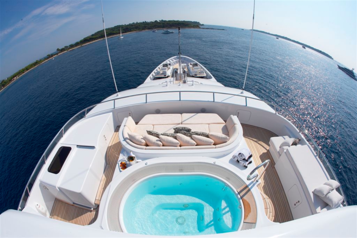 [M-CUSTOM-SUPERYACHT-BY-FEADSHIP]-11788-2.jpg