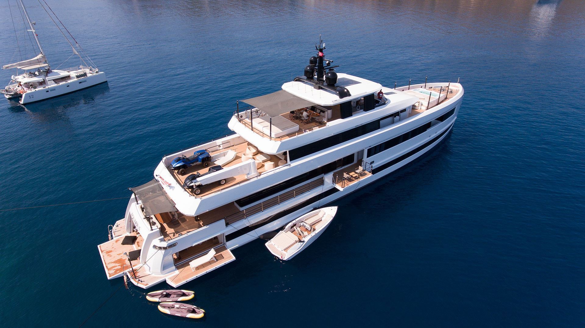 [M-CUSTOM-SUPERYACHT-BY-MENGI-YAY]-13707-2.jpg