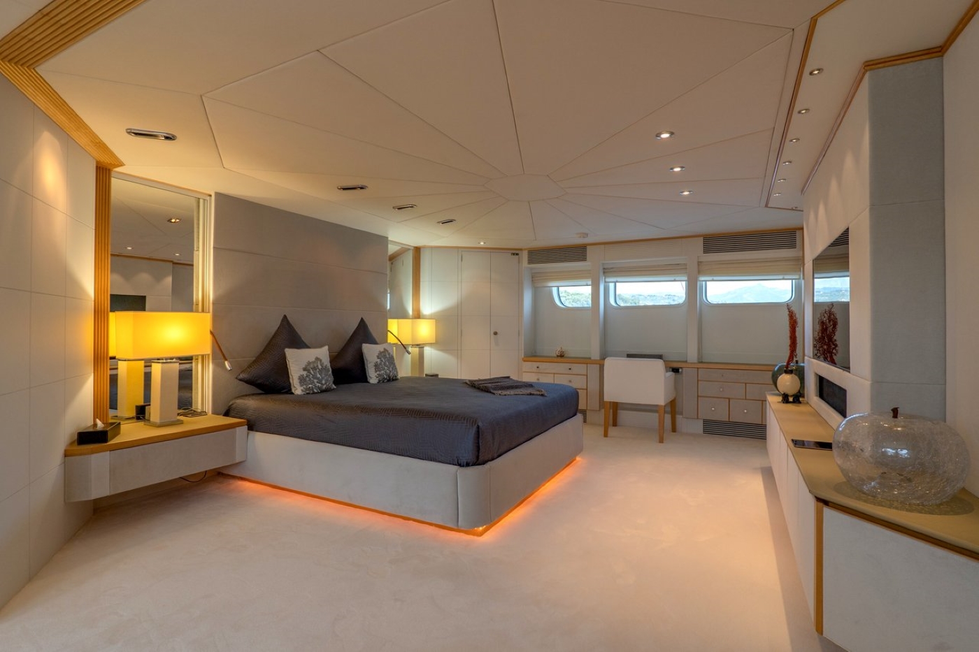 [M-CUSTOM-SUPERYACHT-BY-OCEANCO]-11690-10.jpg