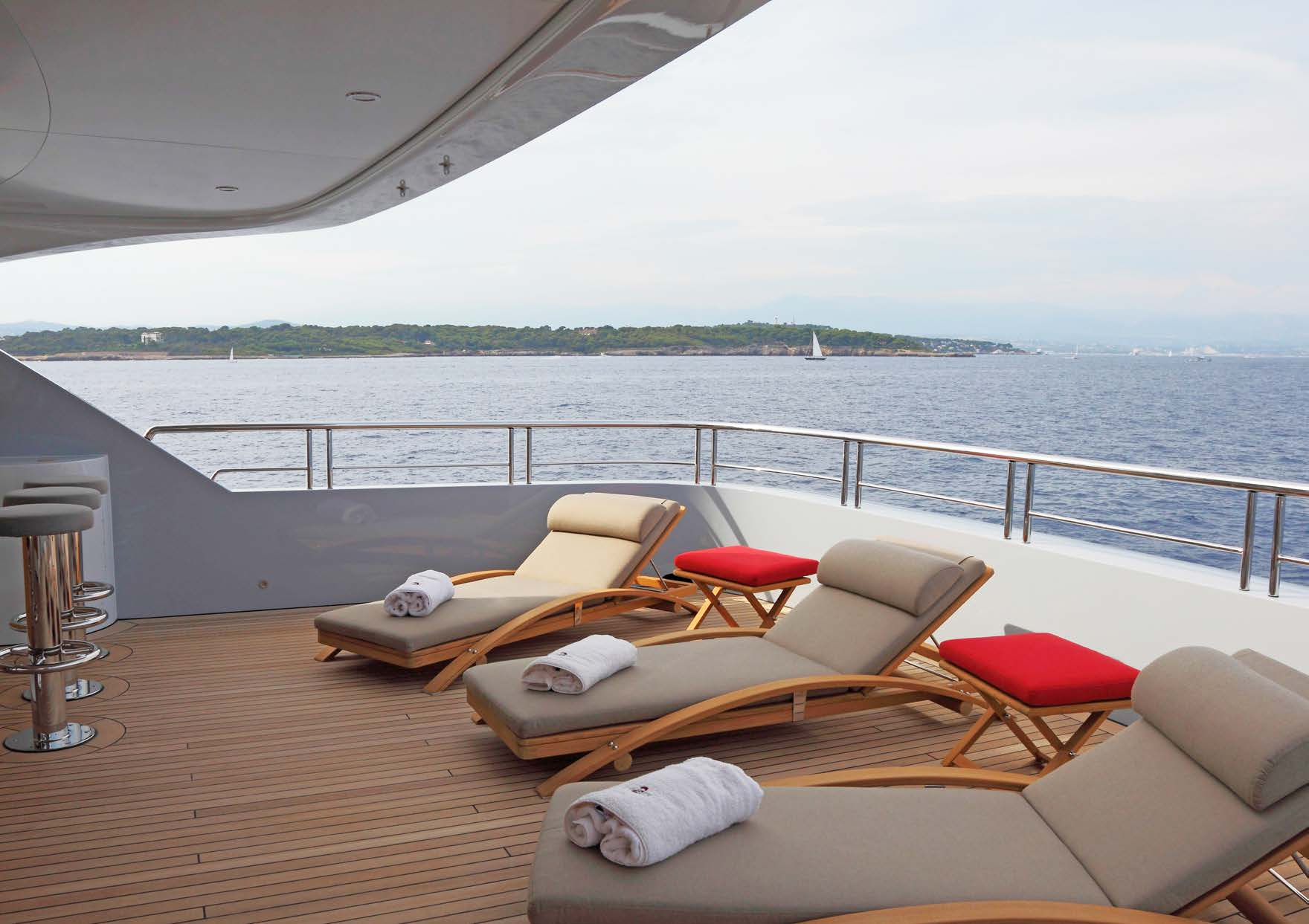 [M-CUSTOM-SUPERYACHT-BY-ROSSINAVI]-12305-3.png