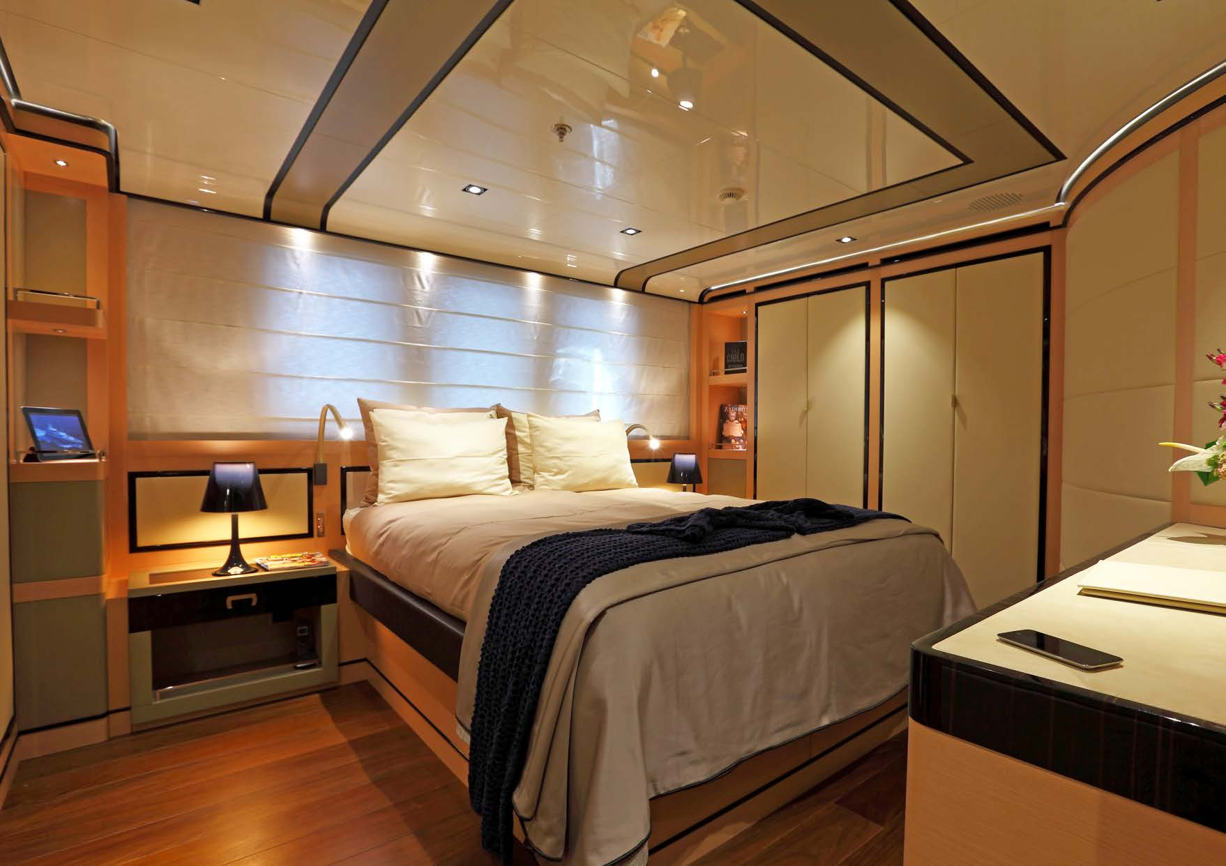 [M-CUSTOM-SUPERYACHT-BY-ROSSINAVI]-12305-5.png