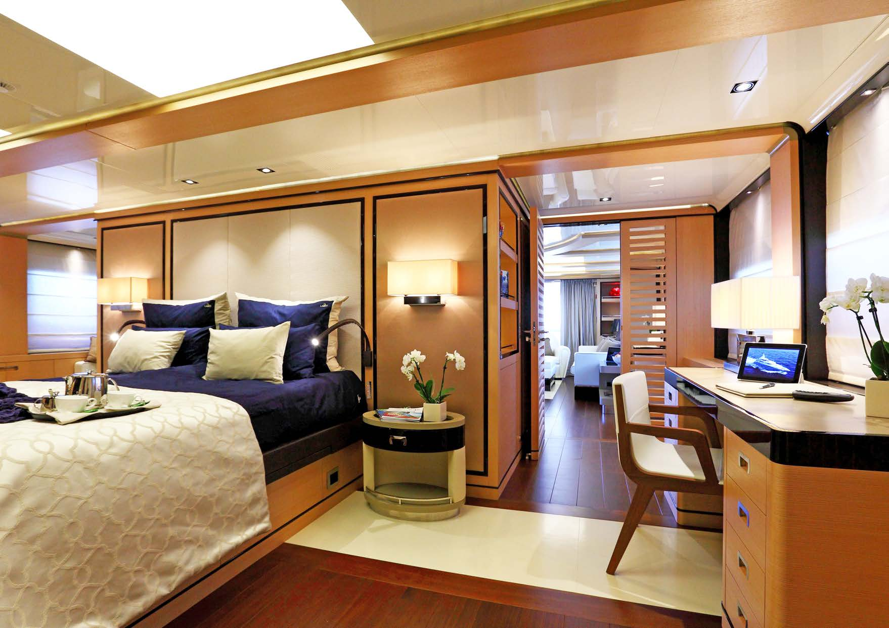 [M-CUSTOM-SUPERYACHT-BY-ROSSINAVI]-12305-6.png