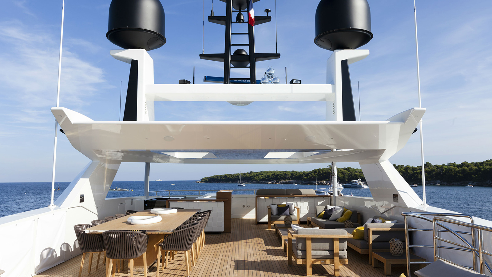 [M-DISPLACEMENT-SUPERYACHT-BY-BAGLIETTO]-11732-13.jpg