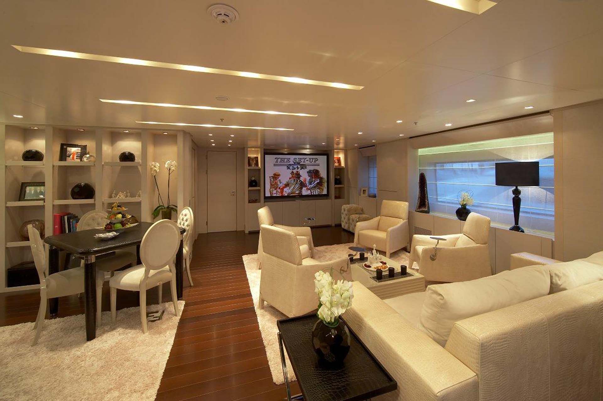 [M-DISPLACEMENT-YACHT-BY-BAGLIETTO]-11730-10.jpg