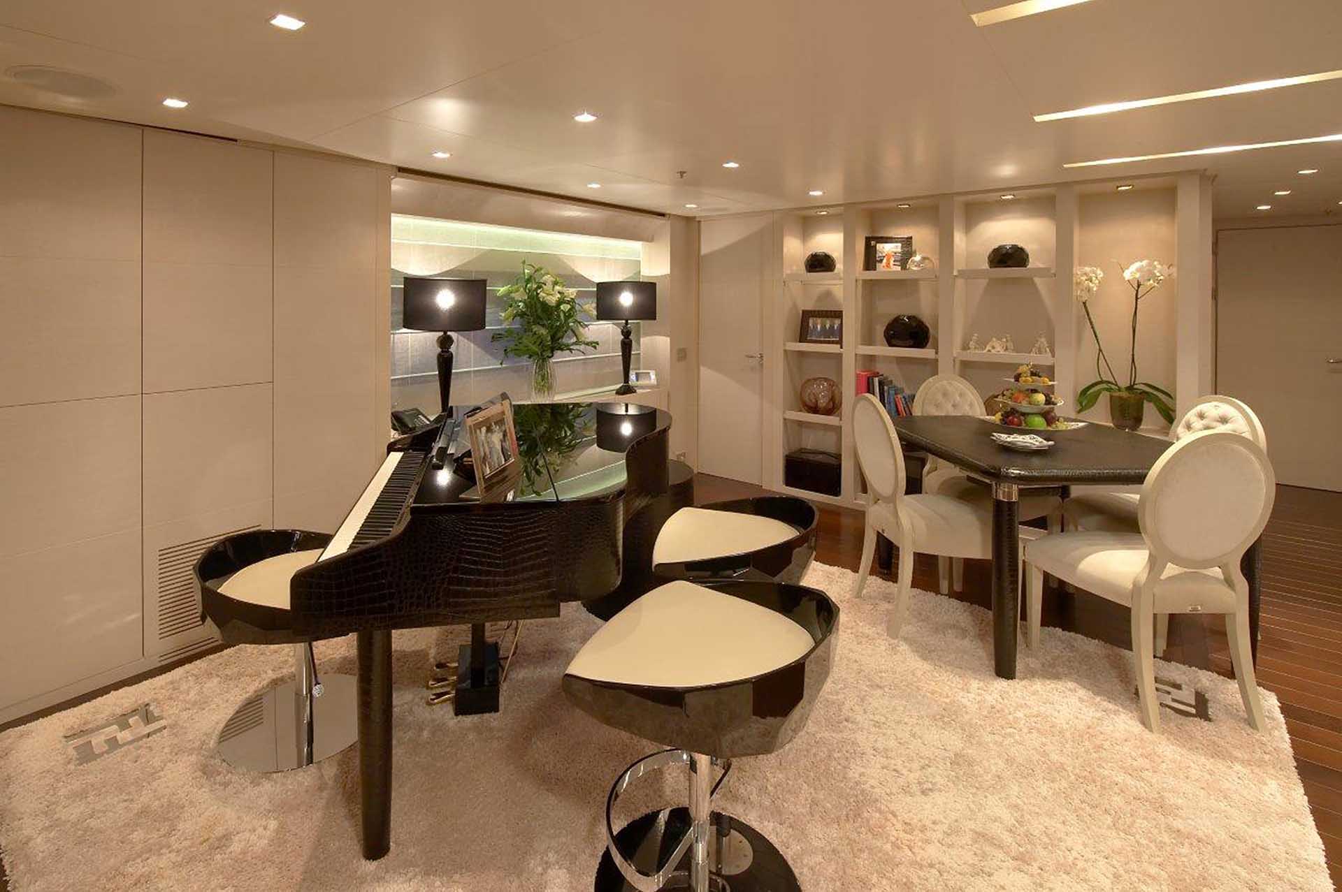 [M-DISPLACEMENT-YACHT-BY-BAGLIETTO]-11730-13.jpg