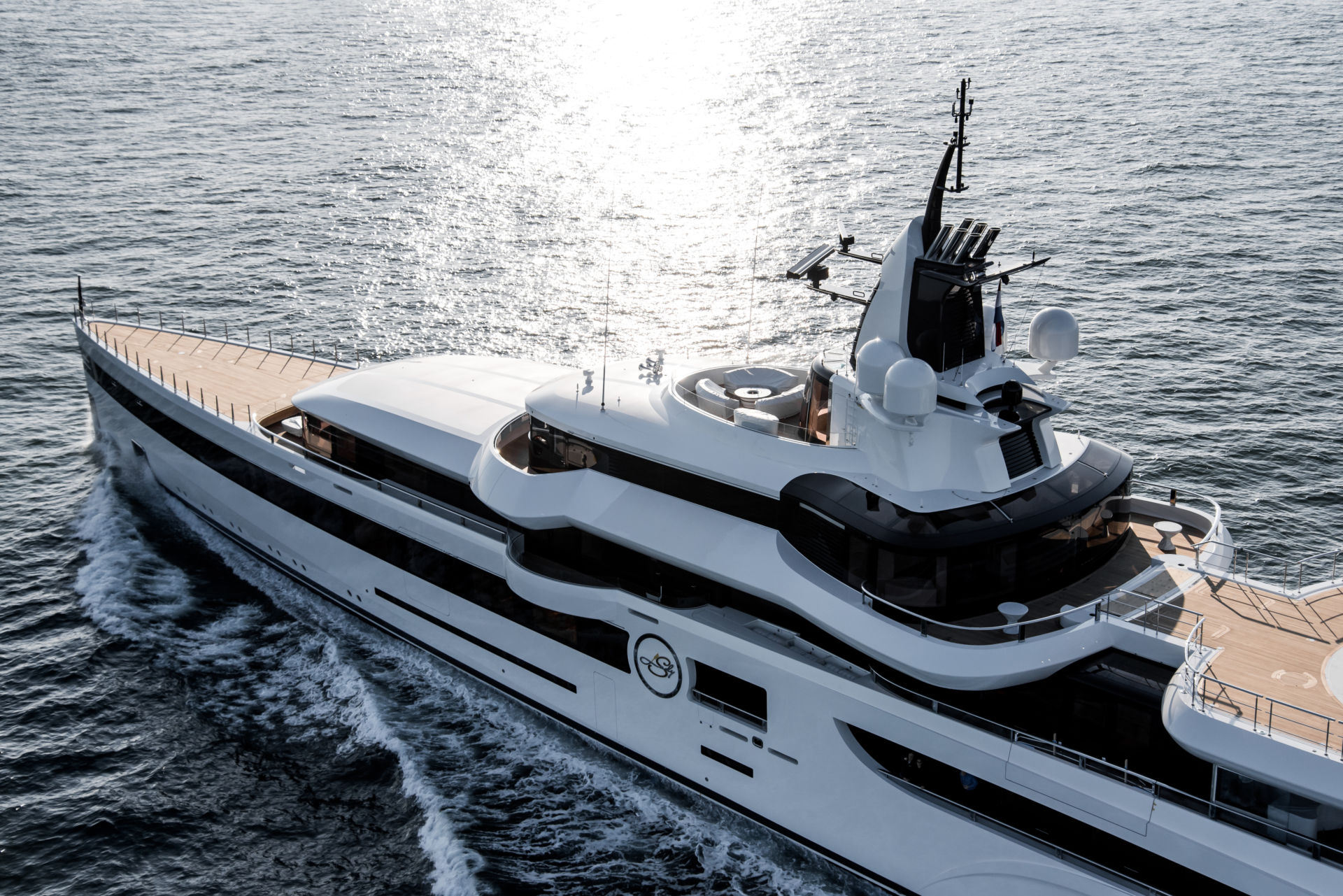 [M-FULLYCUSTOM-SUPERYACHT-BY-FEADSHIP]-12833-1.jpg