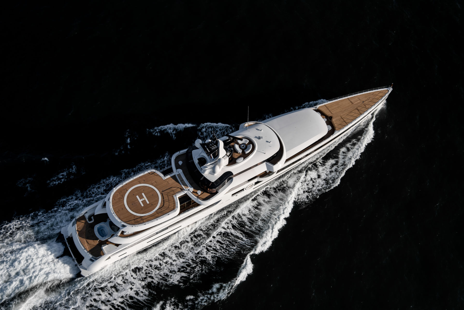 [M-FULLYCUSTOM-SUPERYACHT-BY-FEADSHIP]-12833-2.jpg