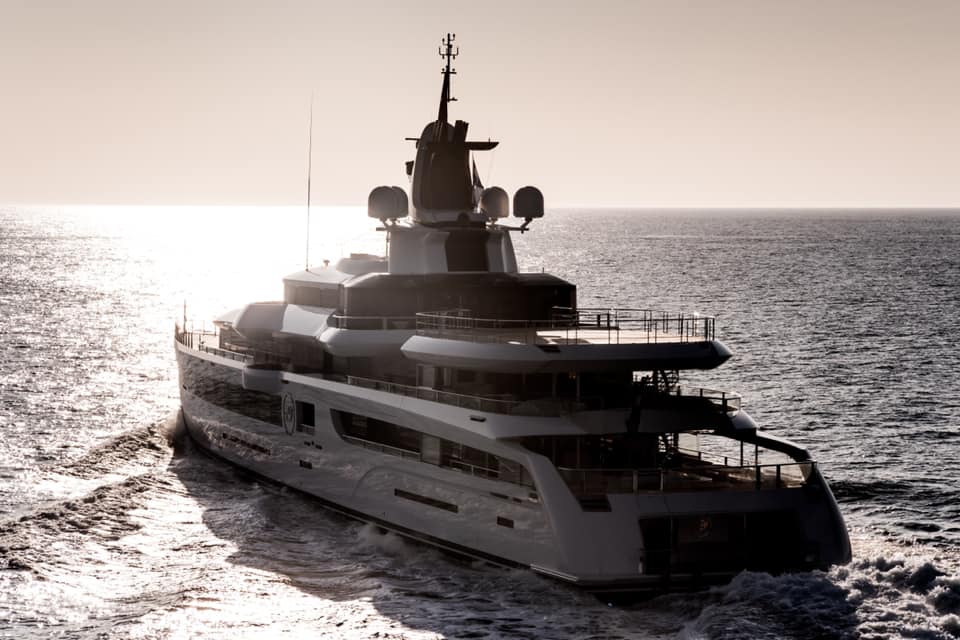 [M-FULLYCUSTOM-SUPERYACHT-BY-FEADSHIP]-12833-5.jpg
