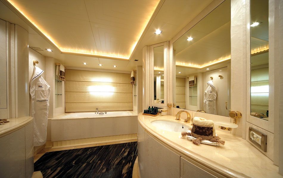 [M-LUXURY-CUSTOM-SUPERYACHT-BY-GOLDEN-YACHTS]-11916-12.jpg
