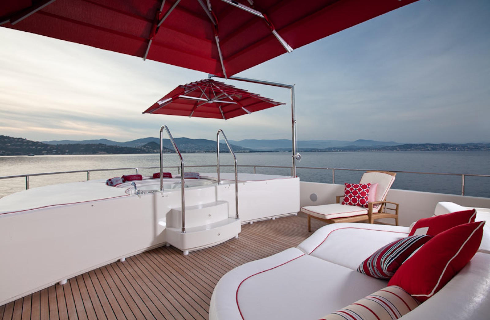[M-LUXURY-MOTOR-YACHT-BY-CRN]-12022-6.jpg