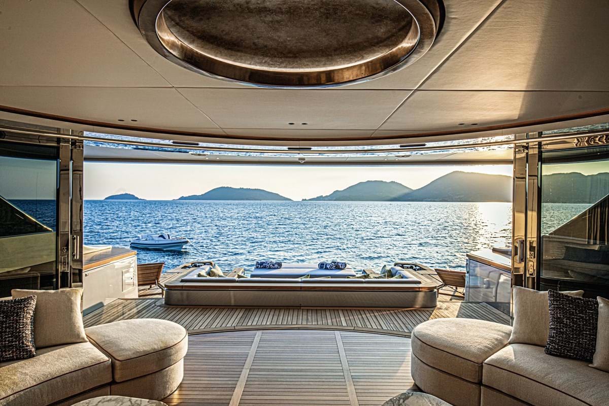 [M-LUXURY-SUPERYACHT-BY-BENETTI]-13488-4.jpg