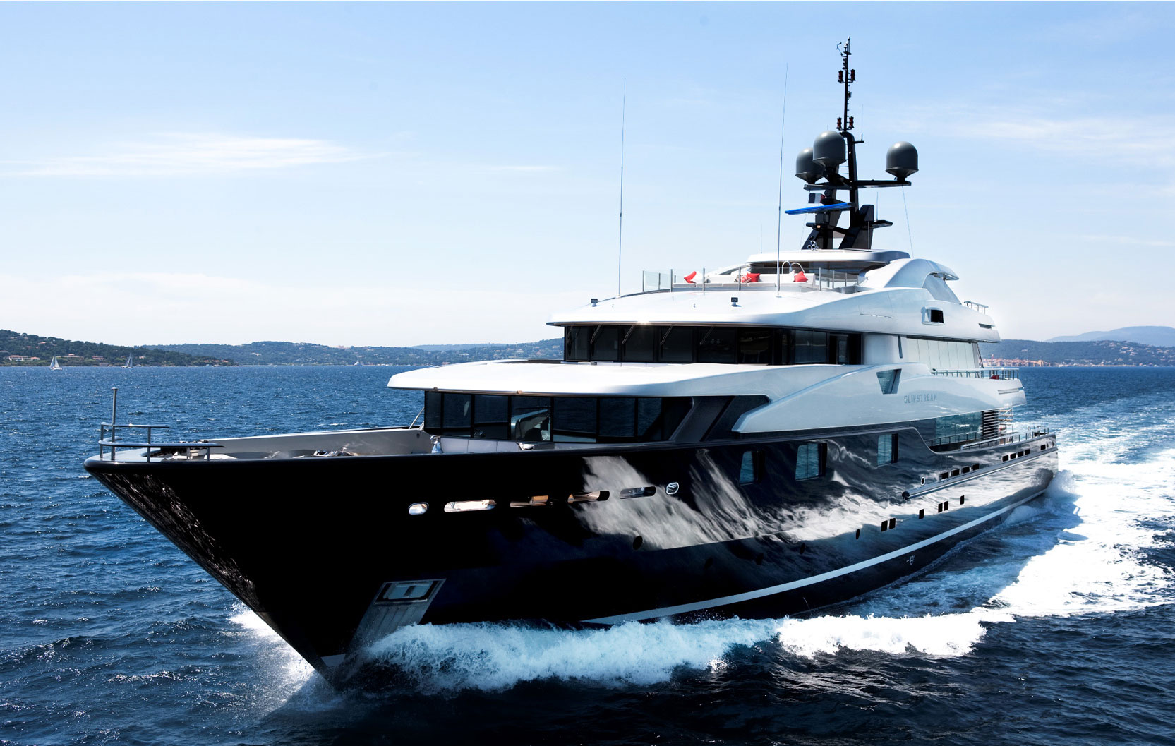 [M-LUXURY-SUPERYACHT-BY-CMN]-11871-9.jpg
