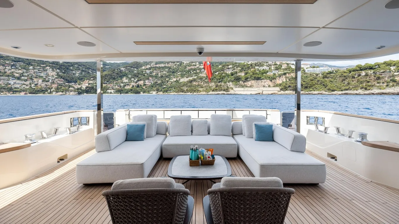 [M-LUXURY-YACHT]-14400-2.png
