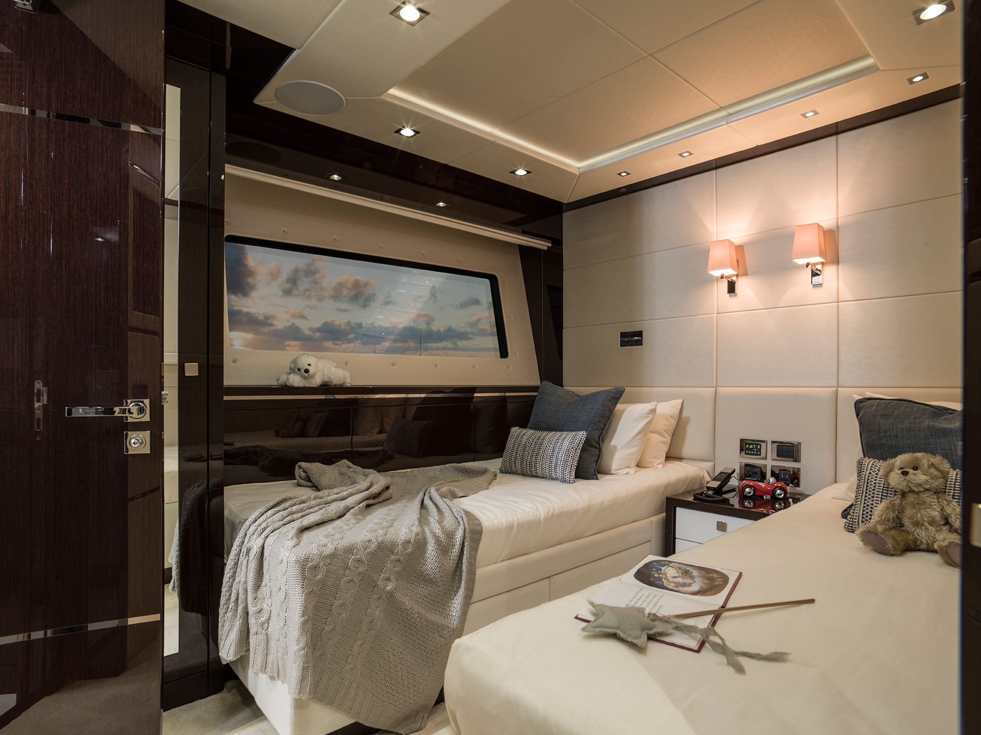 [M-MODERN-LUXURY-SUPERYACHT-BY-SUNSEEKER]-12081-15.jpg