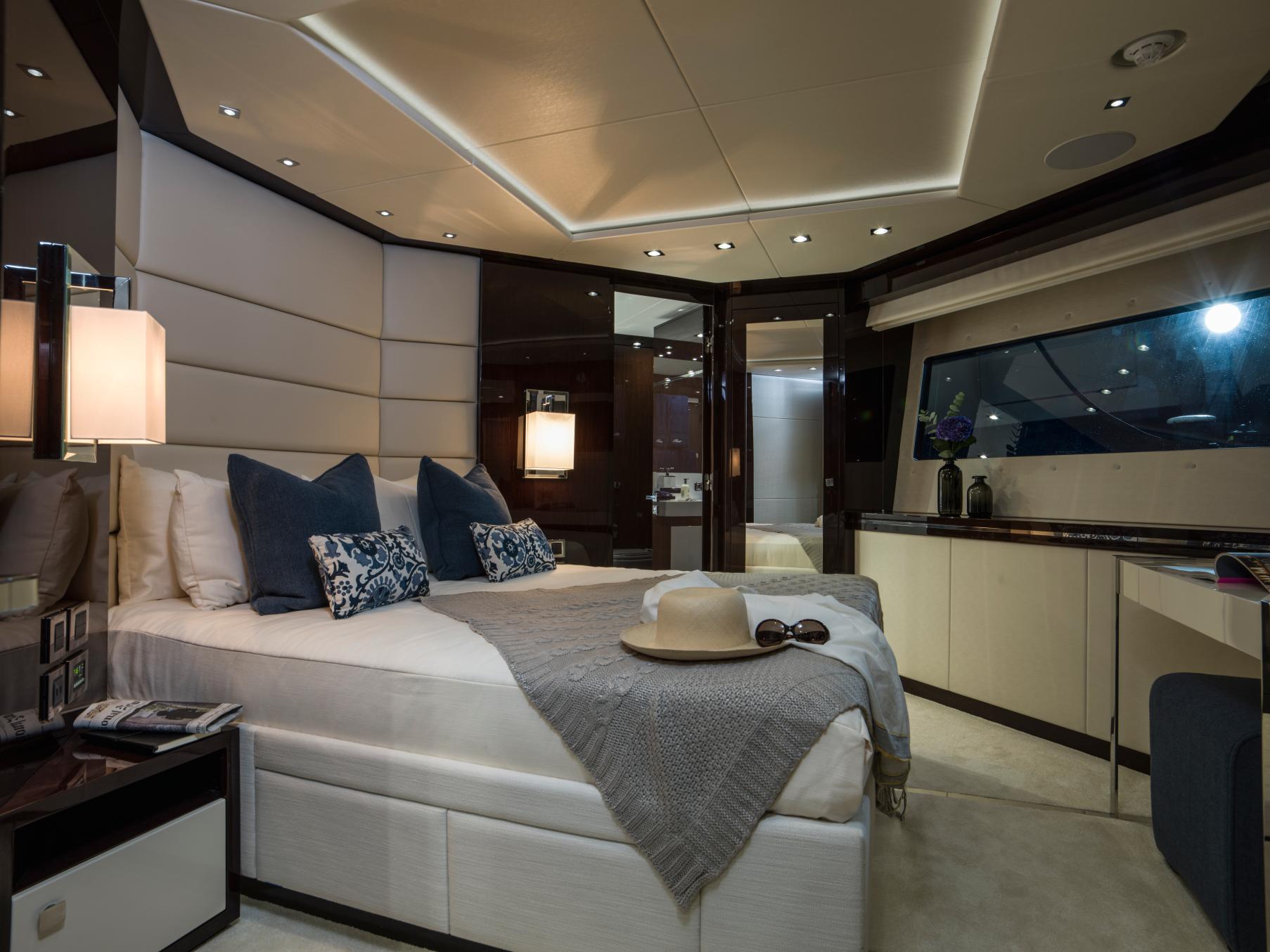[M-MODERN-LUXURY-SUPERYACHT-BY-SUNSEEKER]-12081-3.jpg