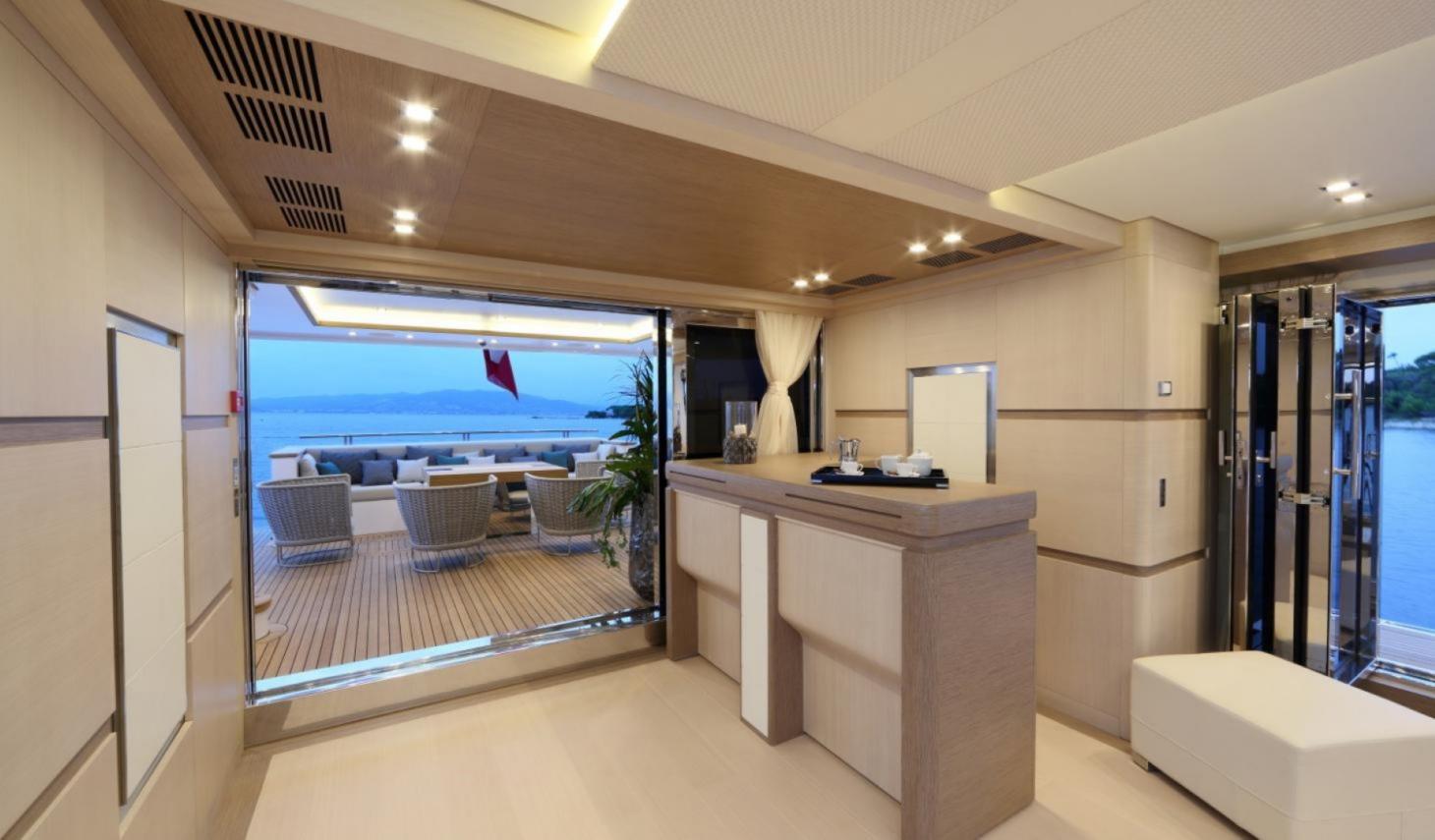 [M-MODERN-SUPERYACHT-BY-PALUMBO]-13452-3.jpg