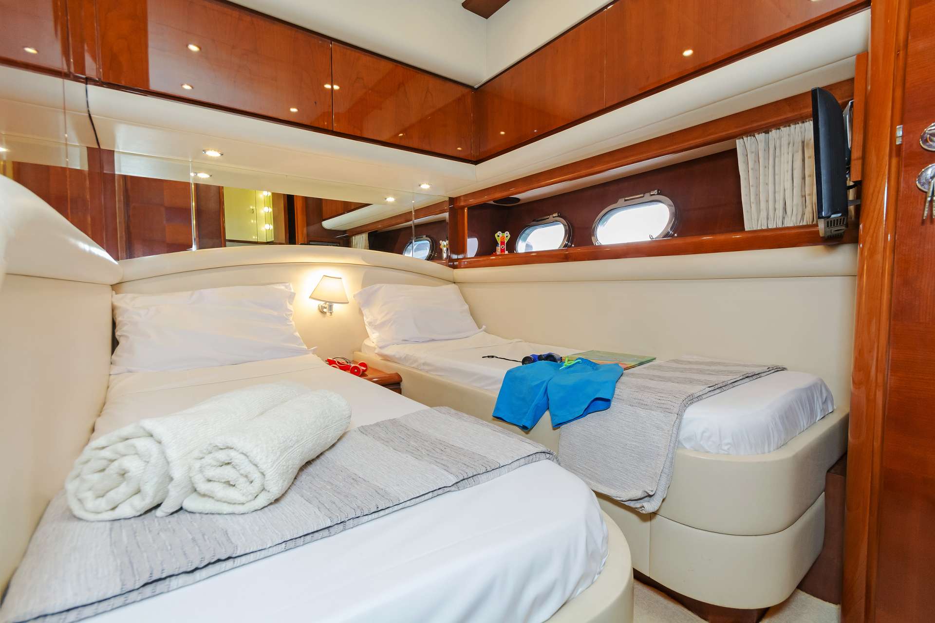 [M-MOTOR-YACHT-BELUGA]-11853-14.jpg