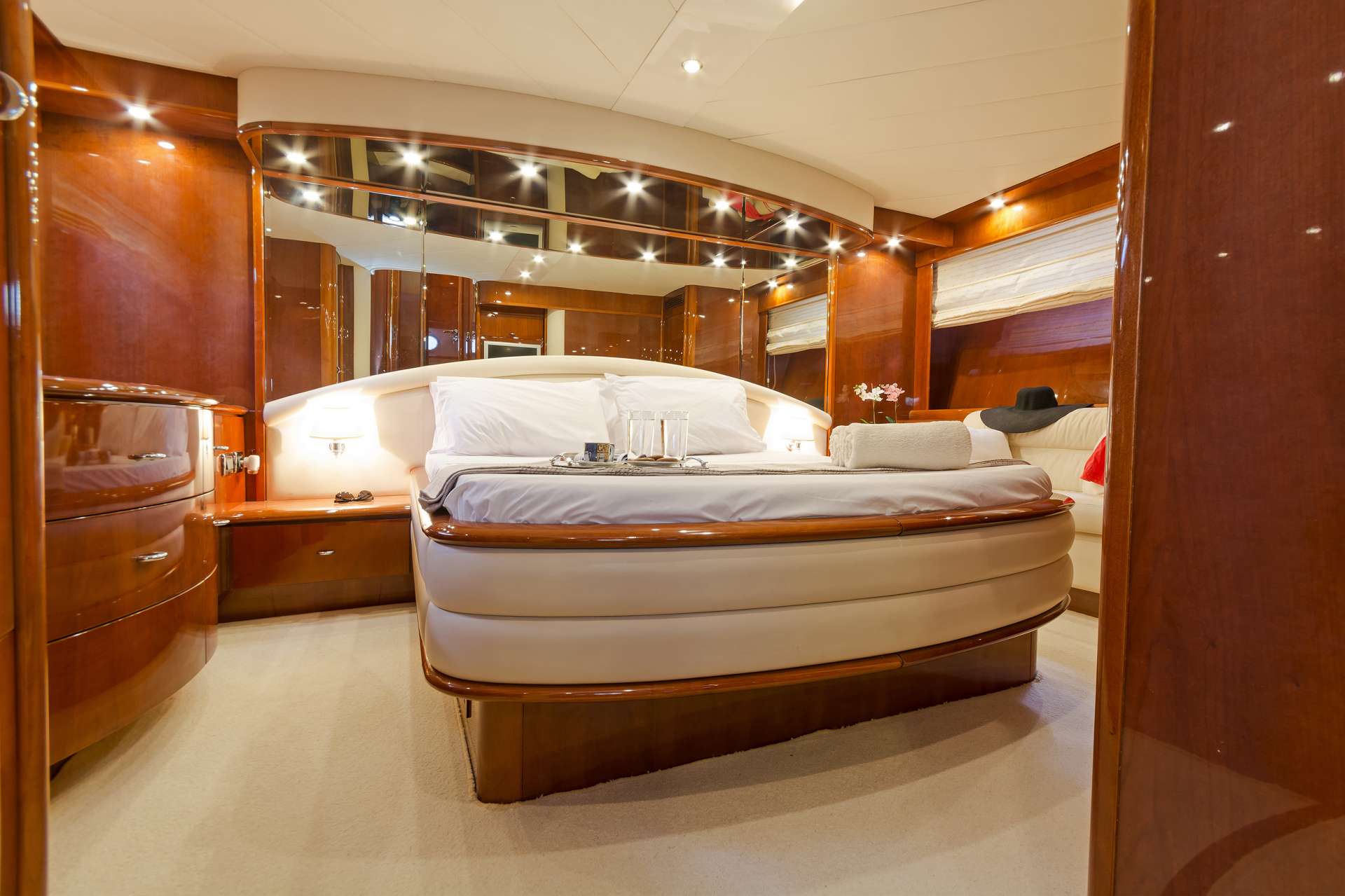 [M-MOTOR-YACHT-BELUGA]-11853-7.jpg