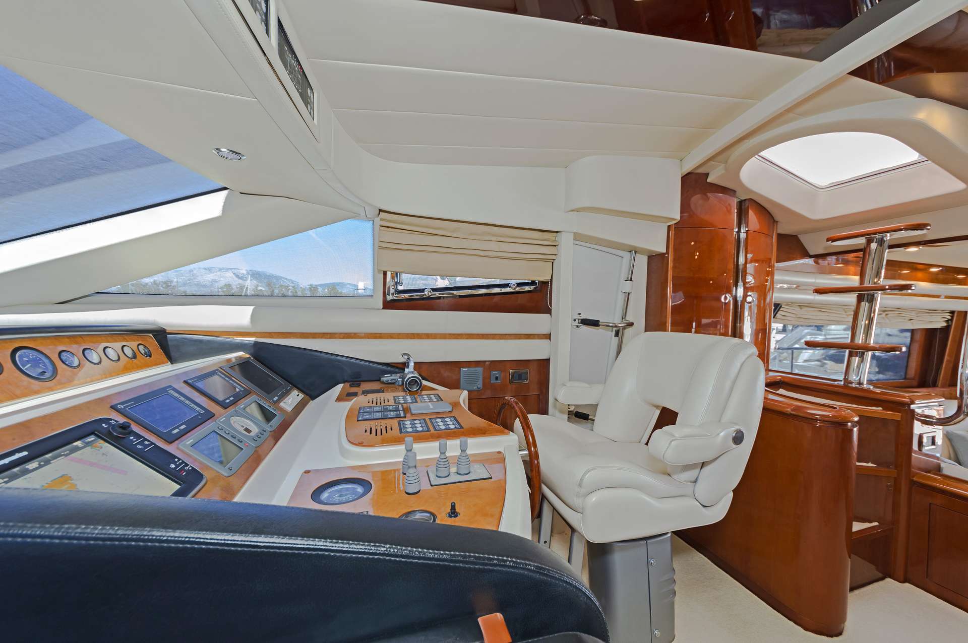 [M-MOTOR-YACHT-BELUGA]-11853-9.jpg