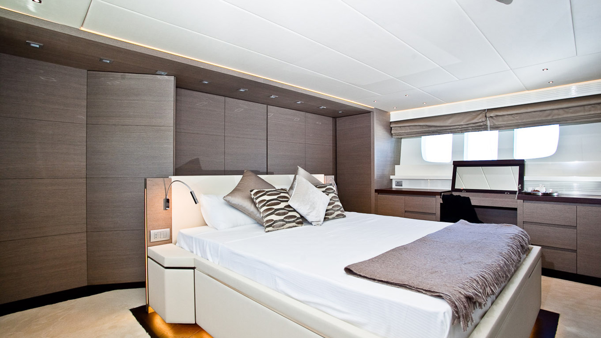 [MOTOR-YACHT-AUBREY]-11747-8.jpg
