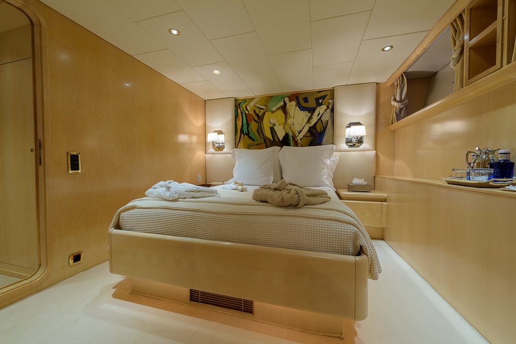 [MOTOR-YACHT-CD-TWO-EX-INDEPENDENT-OF-LONDON-COPY]-11772-15.jpg