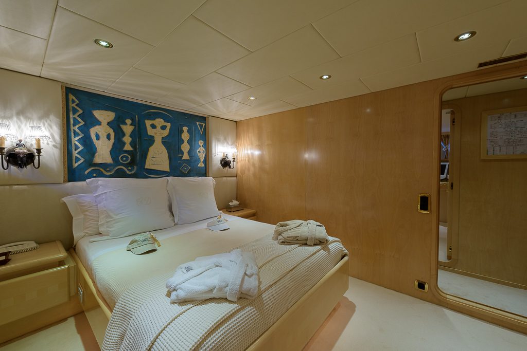 [MOTOR-YACHT-CD-TWO-EX-INDEPENDENT-OF-LONDON-COPY]-11772-16.jpg