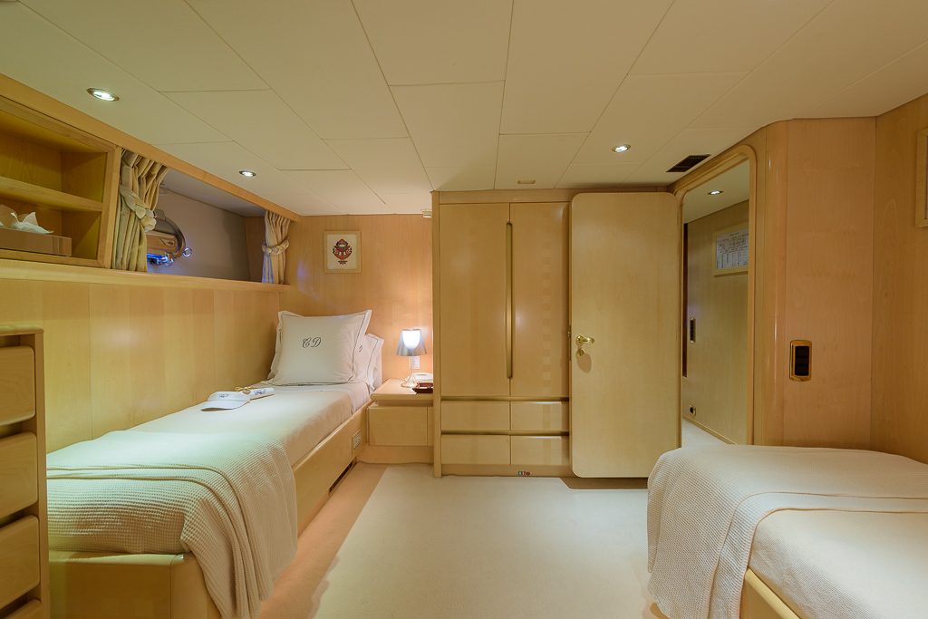 [MOTOR-YACHT-CD-TWO-EX-INDEPENDENT-OF-LONDON-COPY]-11772-17.jpg