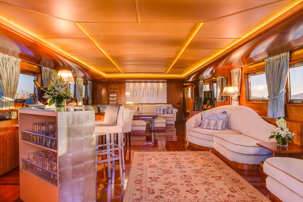 [MOTOR-YACHT-CD-TWO-EX-INDEPENDENT-OF-LONDON-COPY]-11772-19.jpg