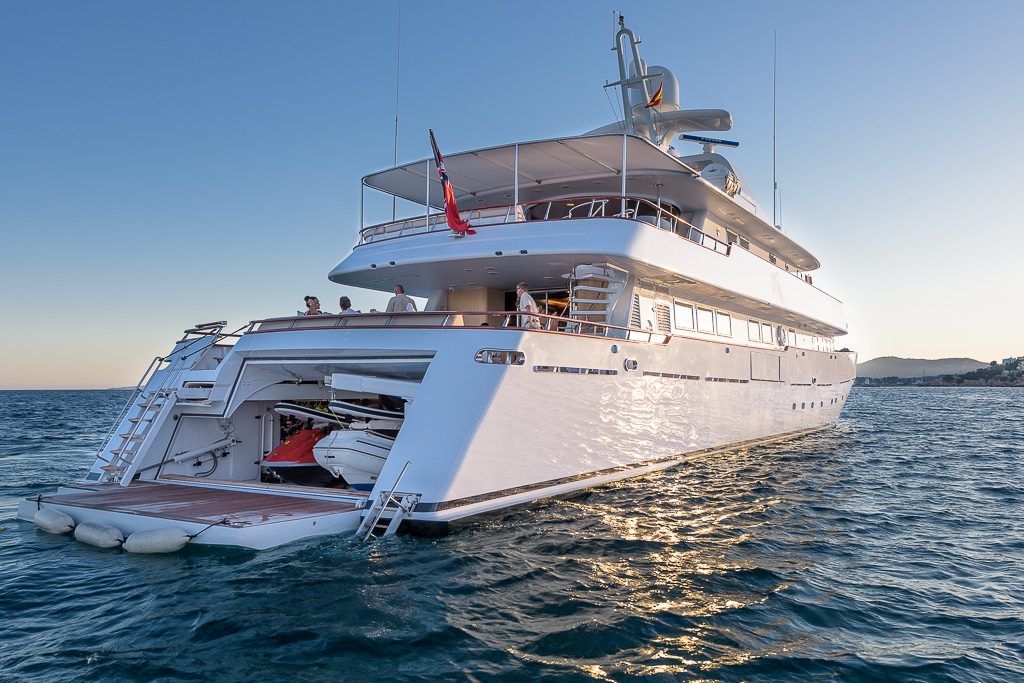 [MOTOR-YACHT-CD-TWO-EX-INDEPENDENT-OF-LONDON-COPY]-11772-3.jpg