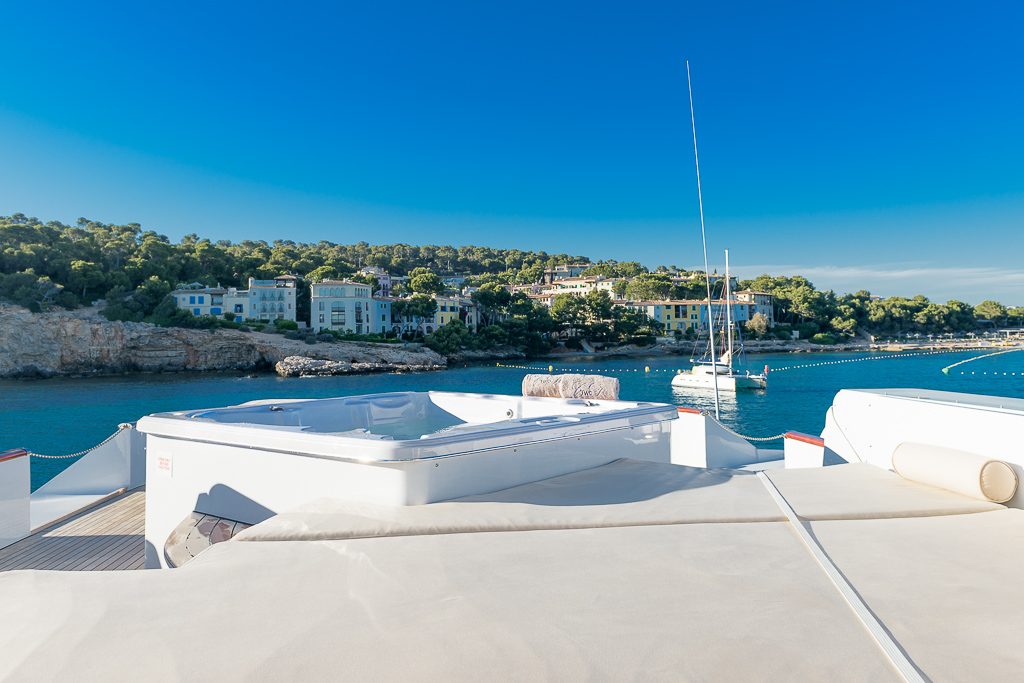 [MOTOR-YACHT-CD-TWO-EX-INDEPENDENT-OF-LONDON-COPY]-11772-9.jpg