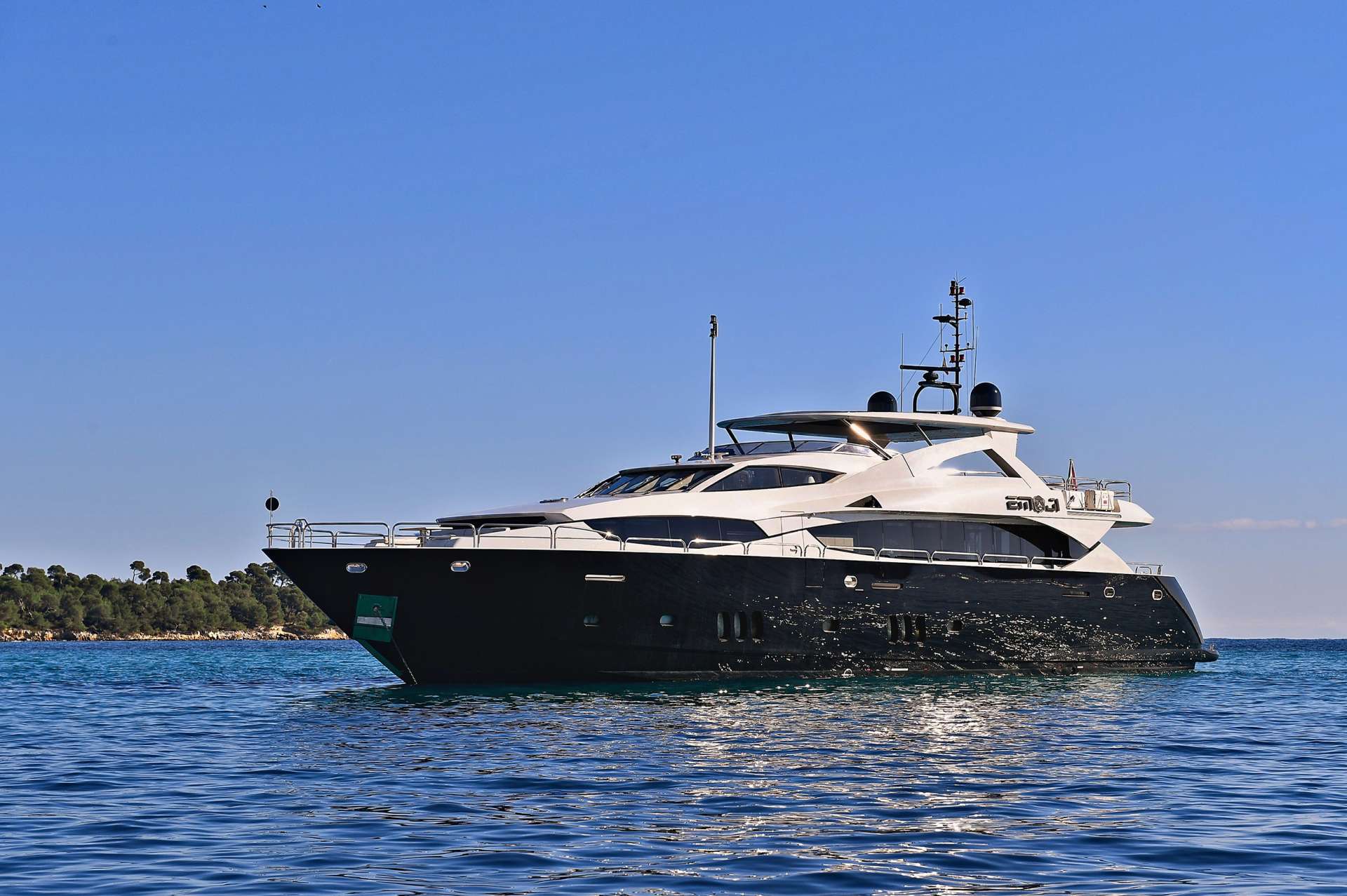 [MOTOR-YACHT-EMOJI]-10642-17.jpg