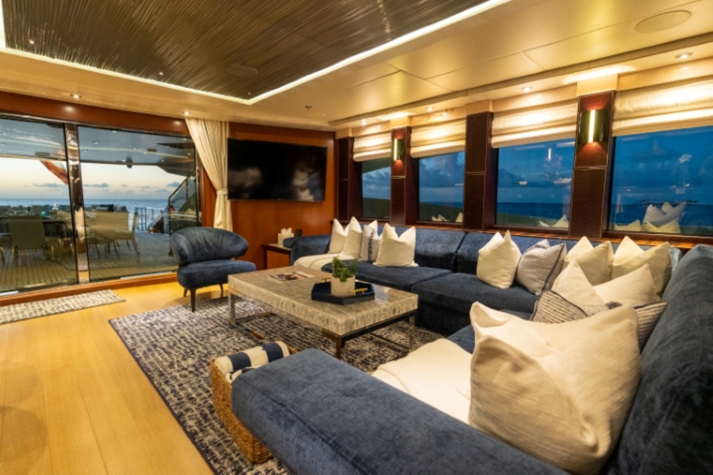 [MOTOR-YACHT-GREY-MATTERS]-10534-14.jpg