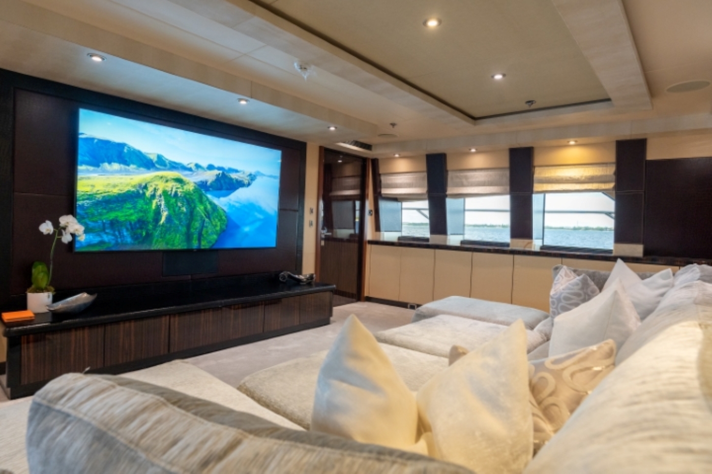 [MOTOR-YACHT-GREY-MATTERS]-10534-17.jpg