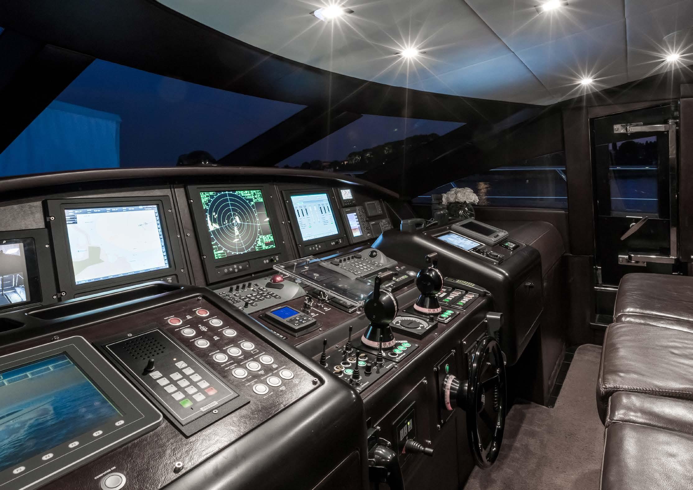 [MOTOR-YACHT-LIONCHASE]-12014-13.jpg