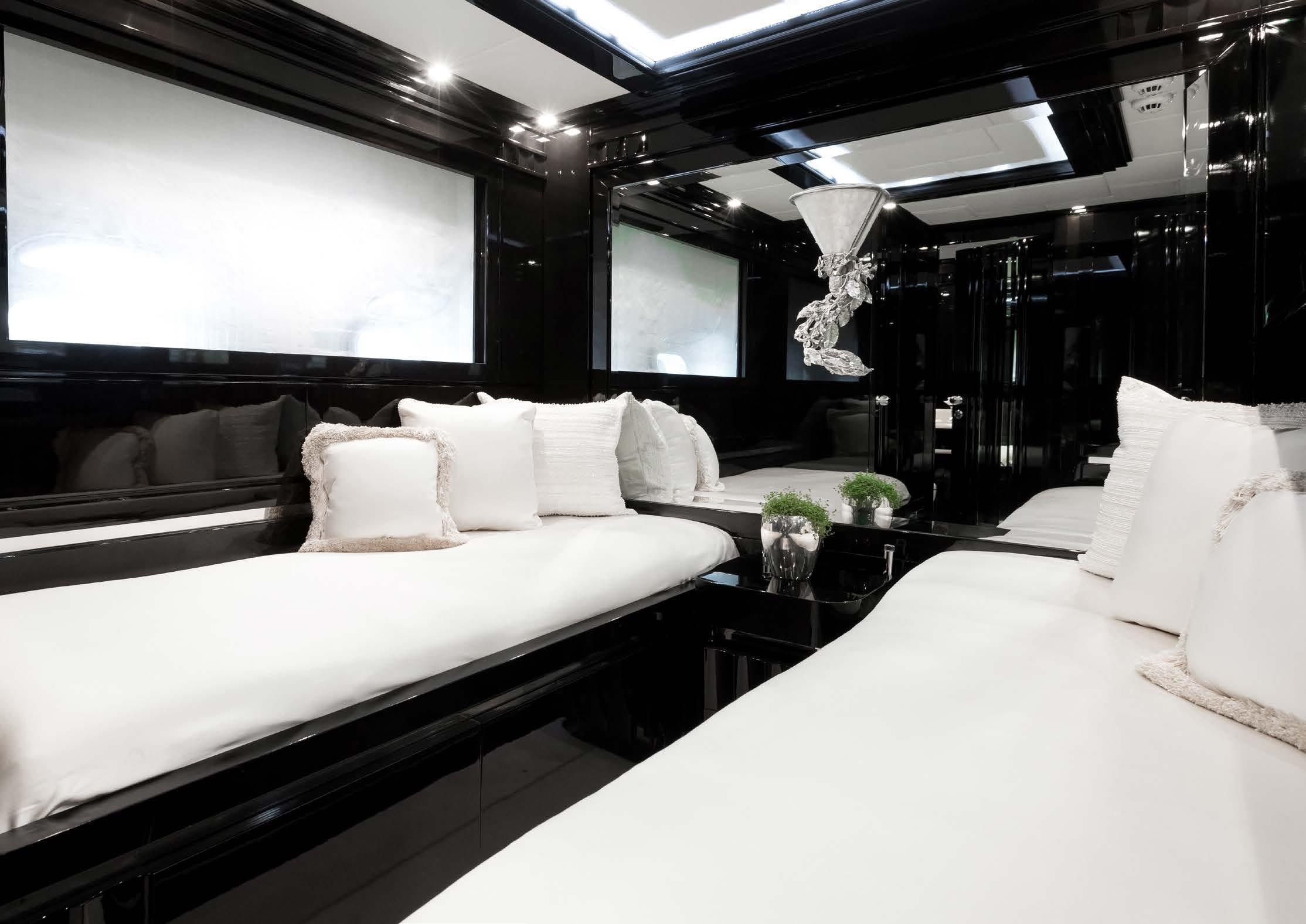 [MOTOR-YACHT-LIONCHASE]-12014-16.jpg