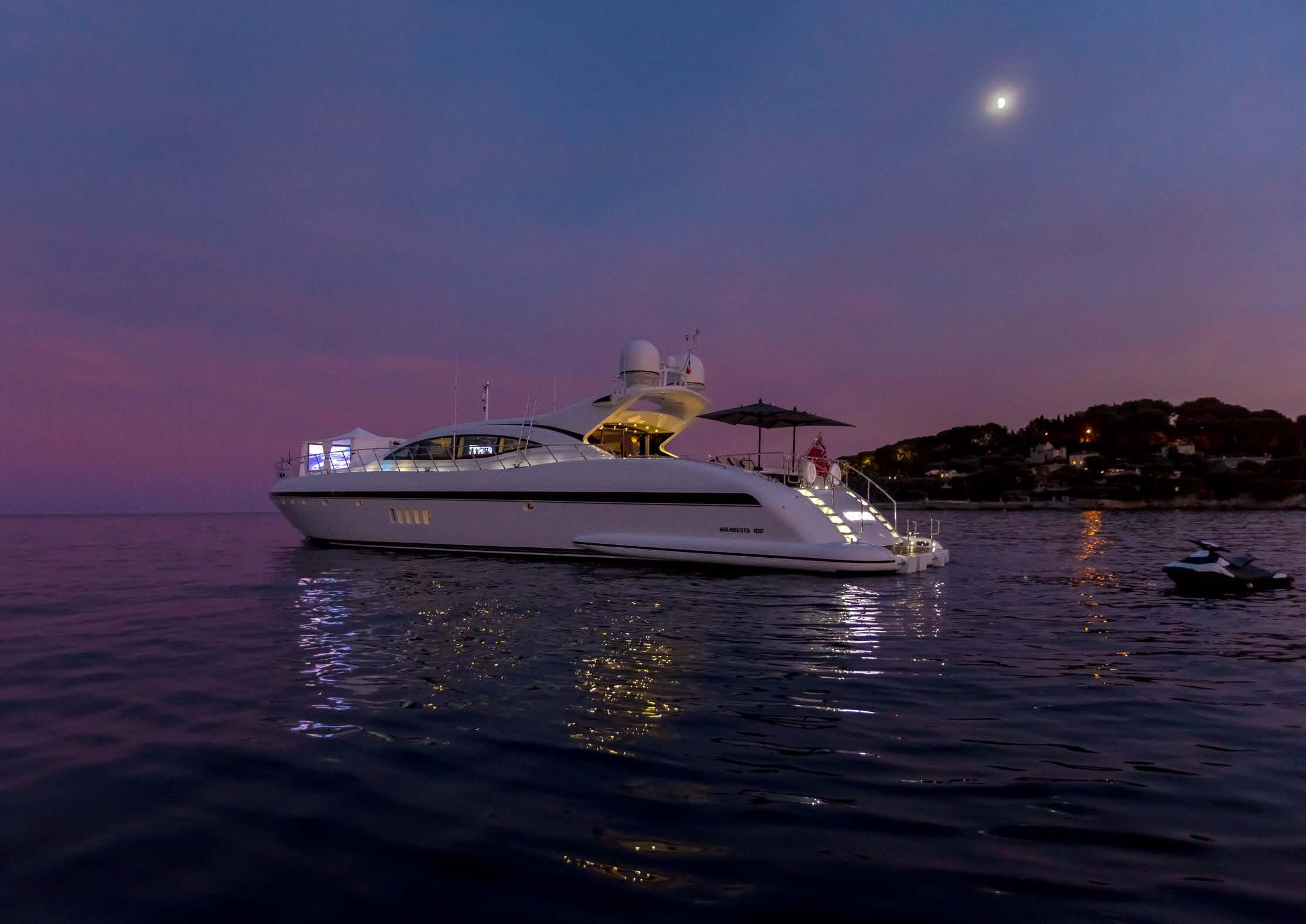 [MOTOR-YACHT-LIONCHASE]-12014-4.jpg