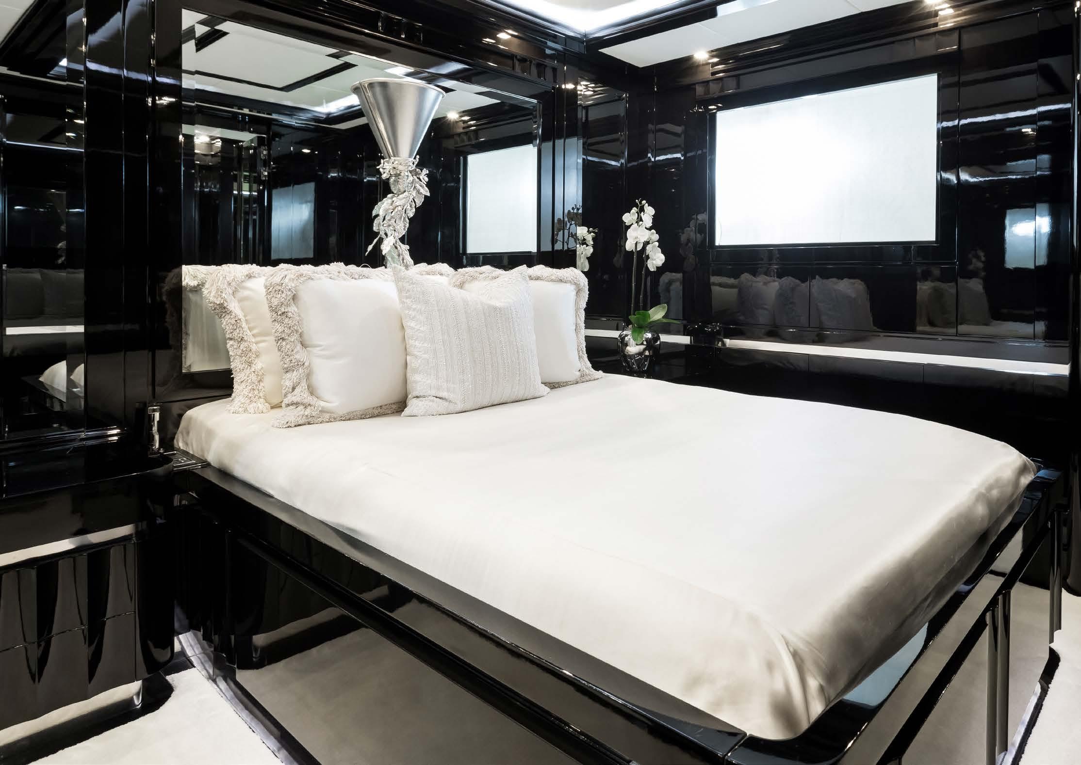 [MOTOR-YACHT-LIONCHASE]-12014-6.jpg