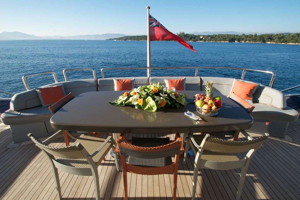[MOTOR-YACHT-MOMENTUM]-1075-1.jpg