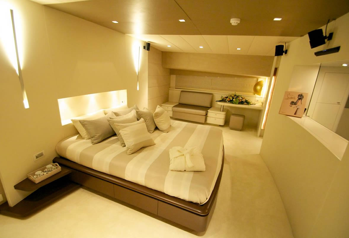 [MOTOR-YACHT-MOMENTUM]-1075-14.jpg