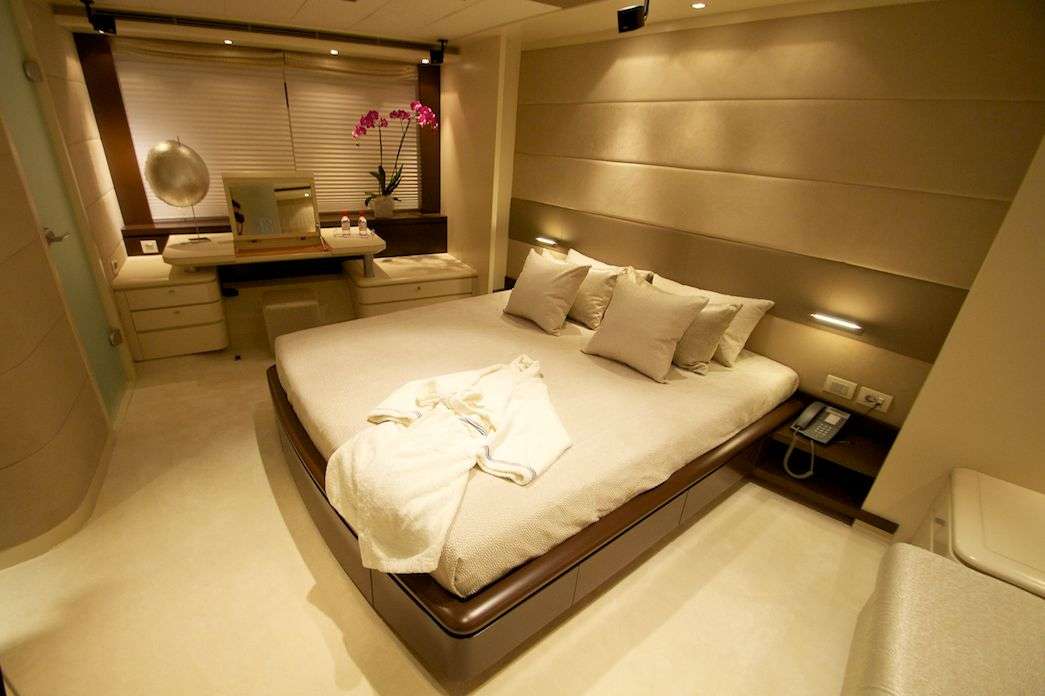 [MOTOR-YACHT-MOMENTUM]-1075-16.jpg