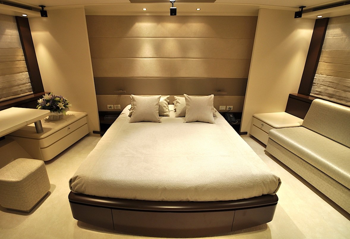 [MOTOR-YACHT-MOMENTUM]-1075-17.jpg