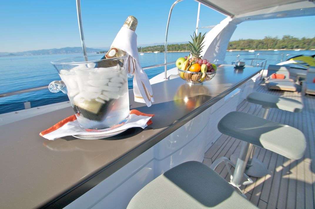 [MOTOR-YACHT-MOMENTUM]-1075-2.jpg