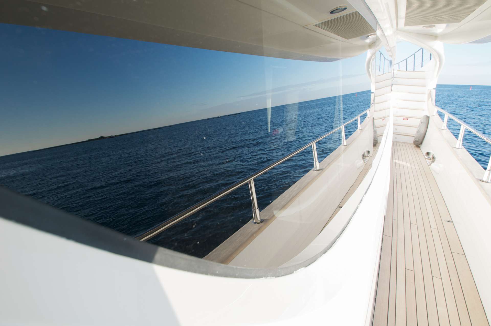 [MOTOR-YACHT-MOMENTUM]-1075-5.jpg